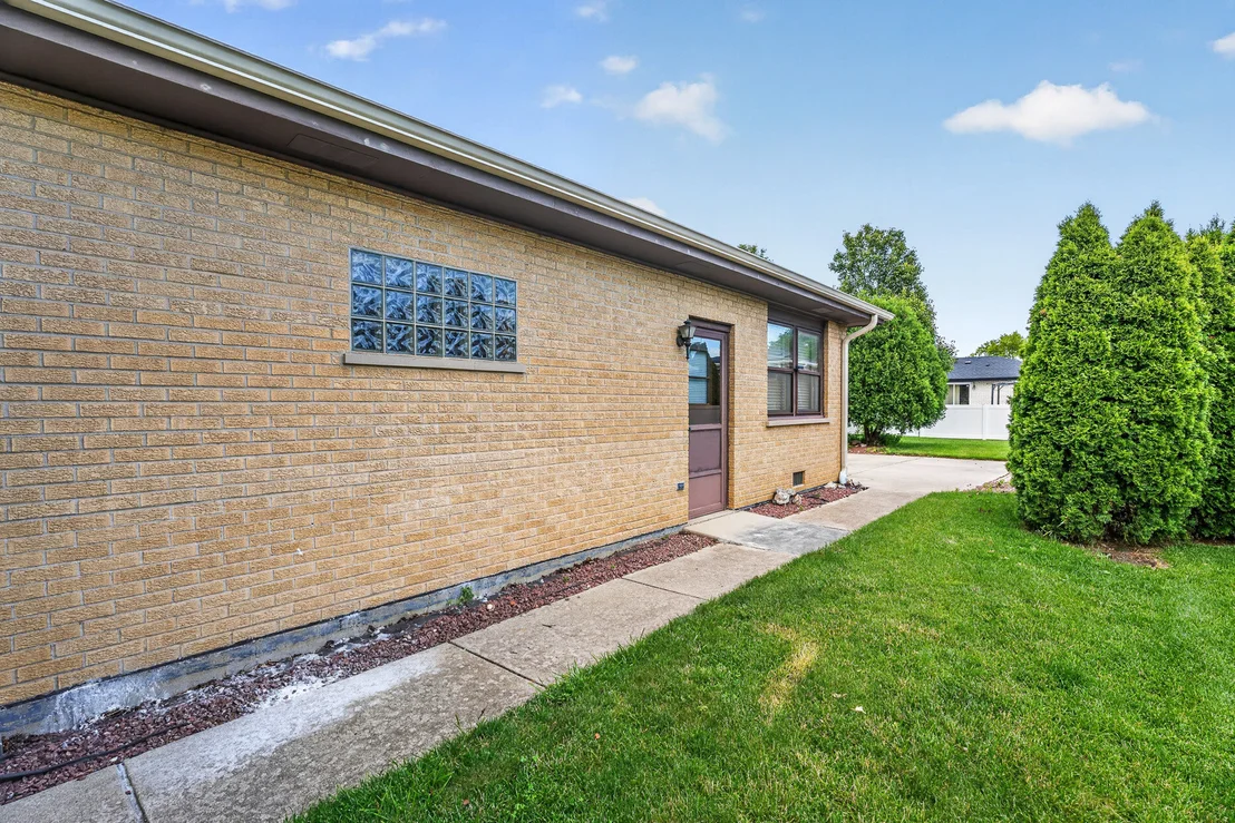 Photo of 7305 Summit Road