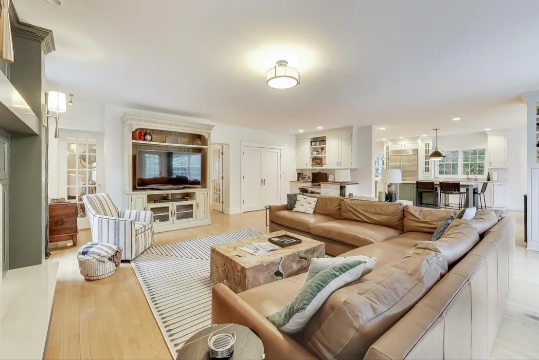 Photo of 547 JACKSON Avenue