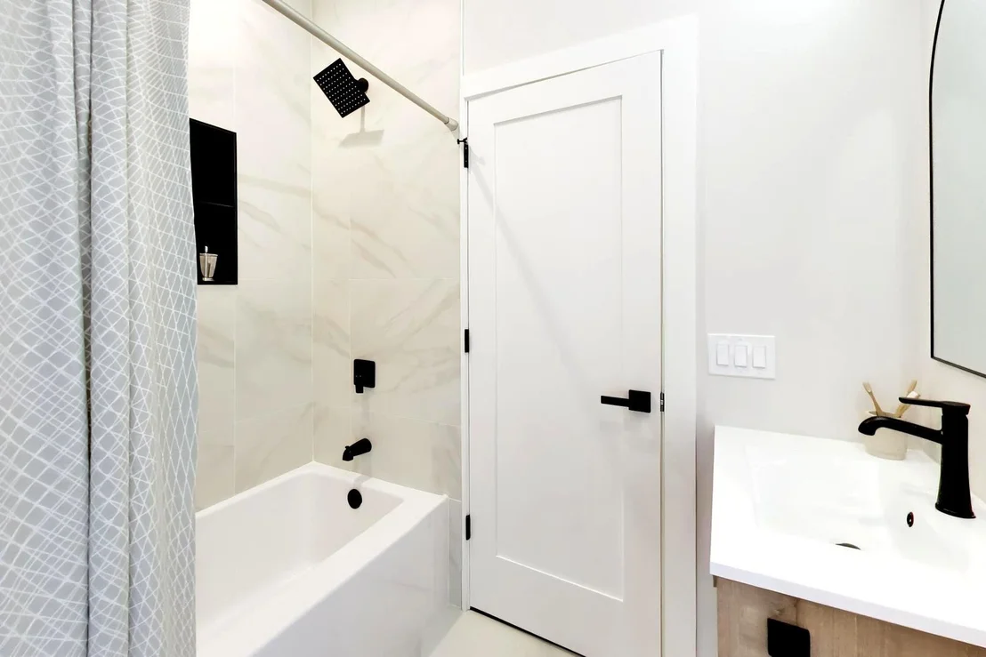 Photo of 435 E 46th Place