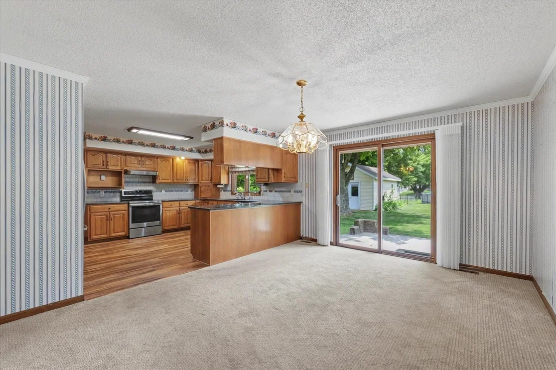 Photo of 906 Crestview Drive