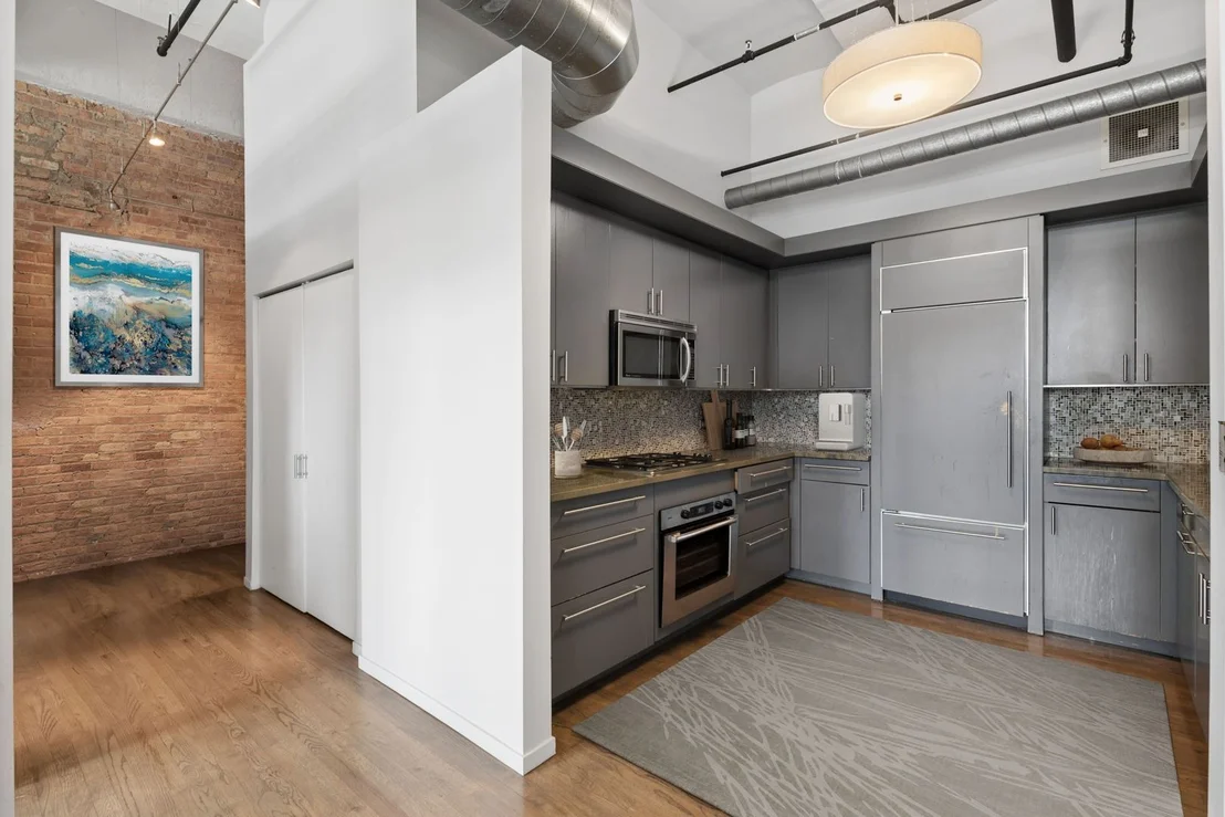 Photo of Unit 410 at 1000 W WASHINGTON Boulevard