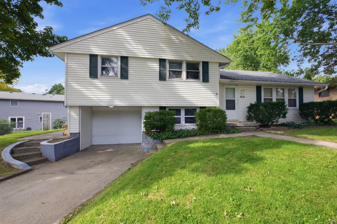 Photo of 615 Richards Lane
