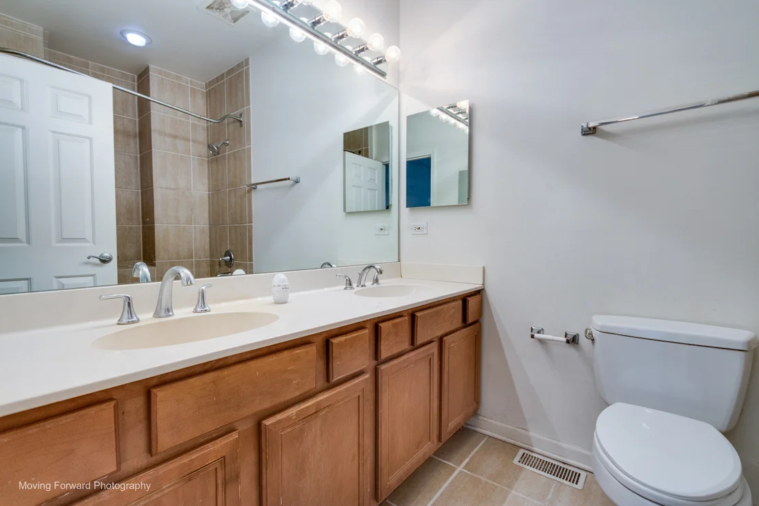 Photo of 814 W 15th Place