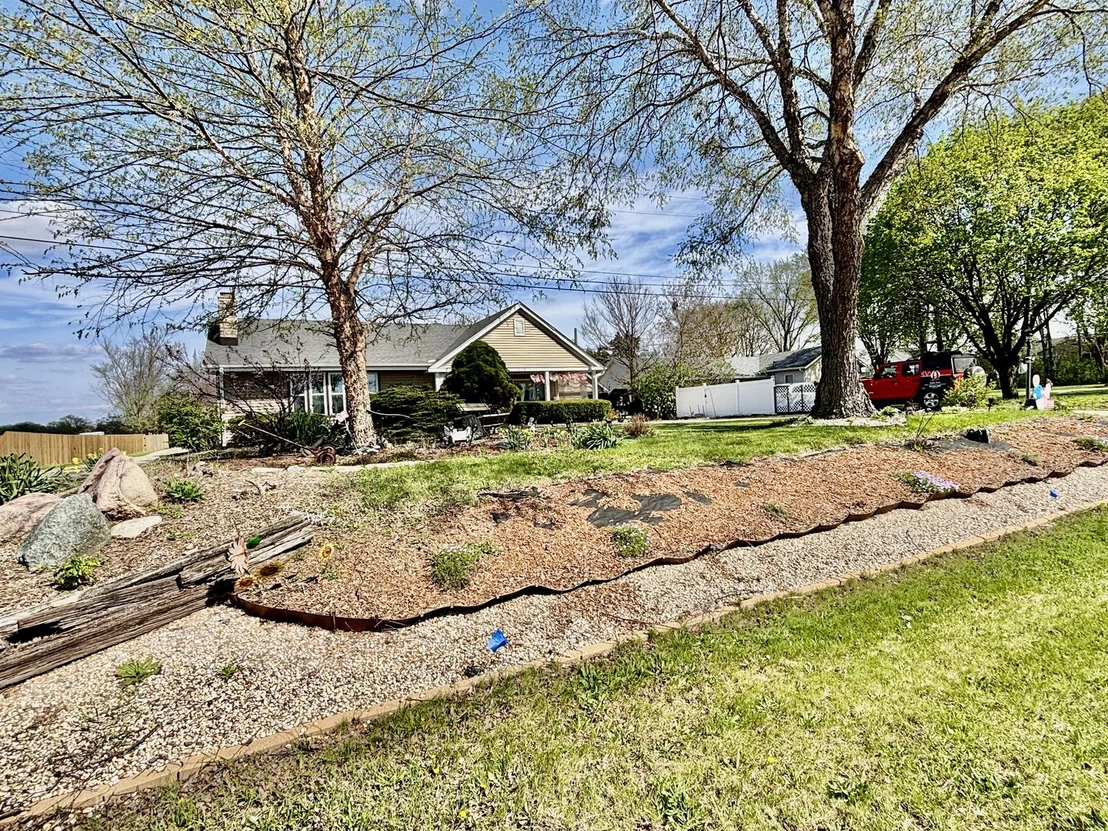Photo of 1240 S Appleton Road