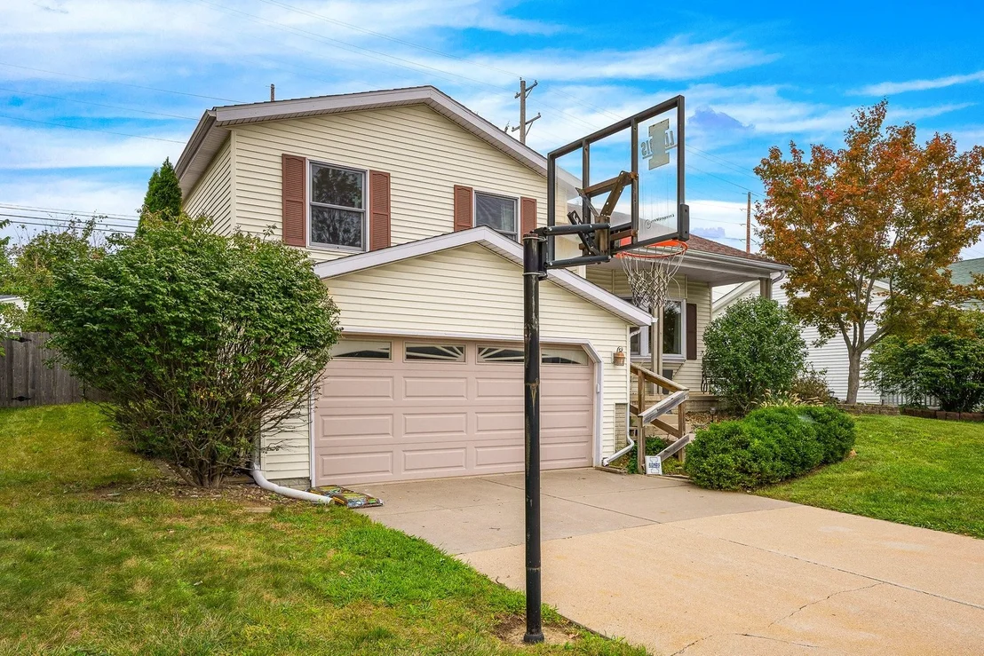 Photo of 302 Carriage Hills Road