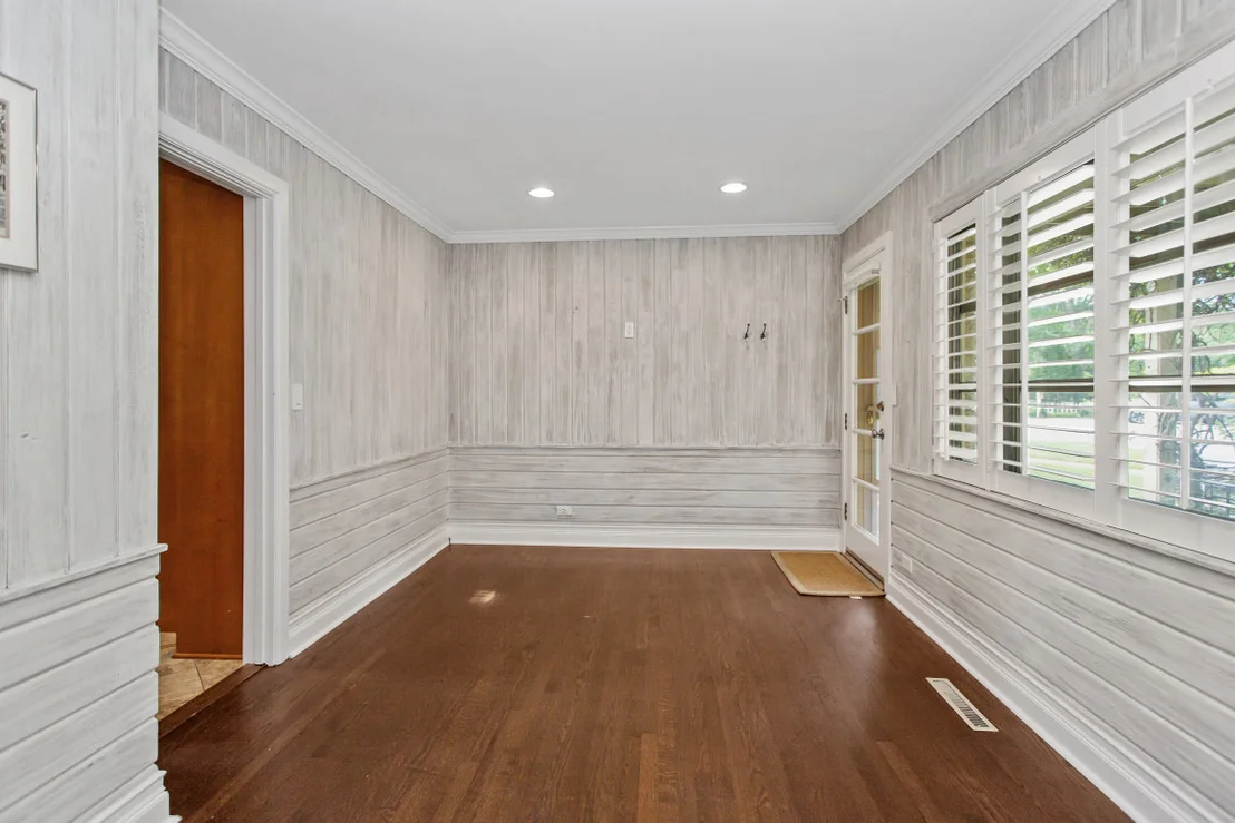 Photo of 807 Surrey Lane