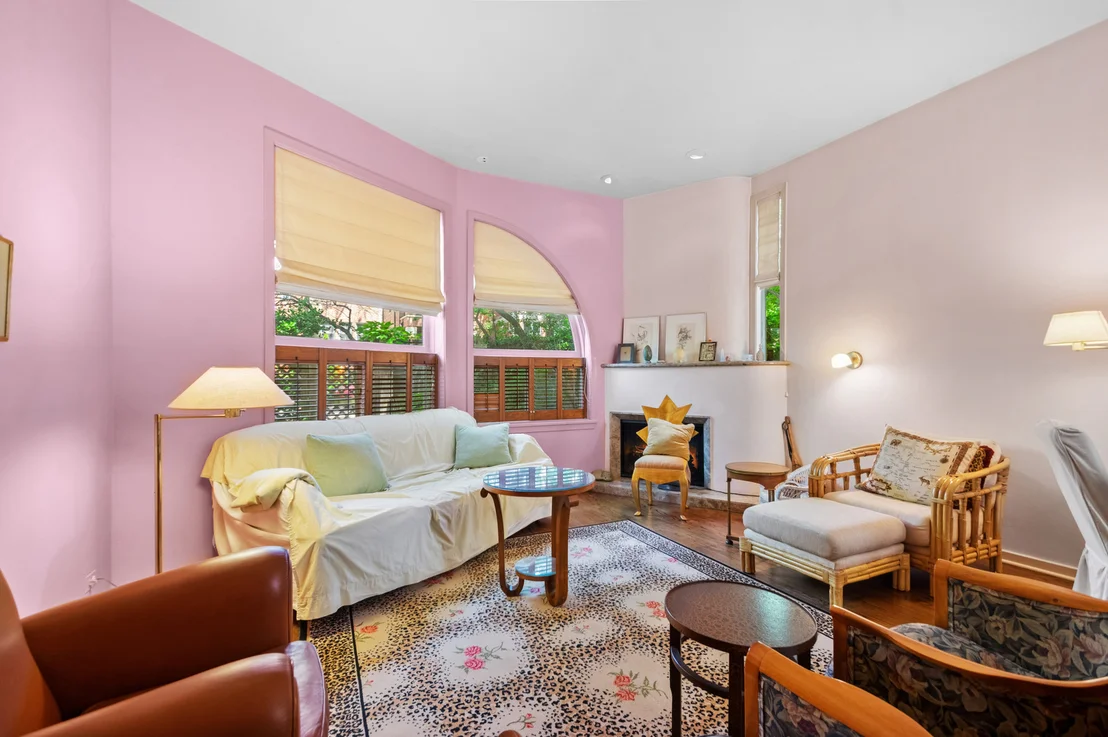 Photo of 925 W Wolfram Street