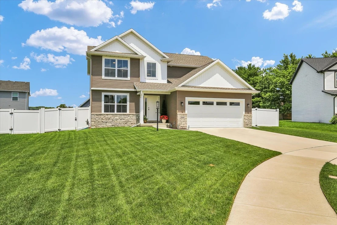 Photo of 216 Red Bud Drive
