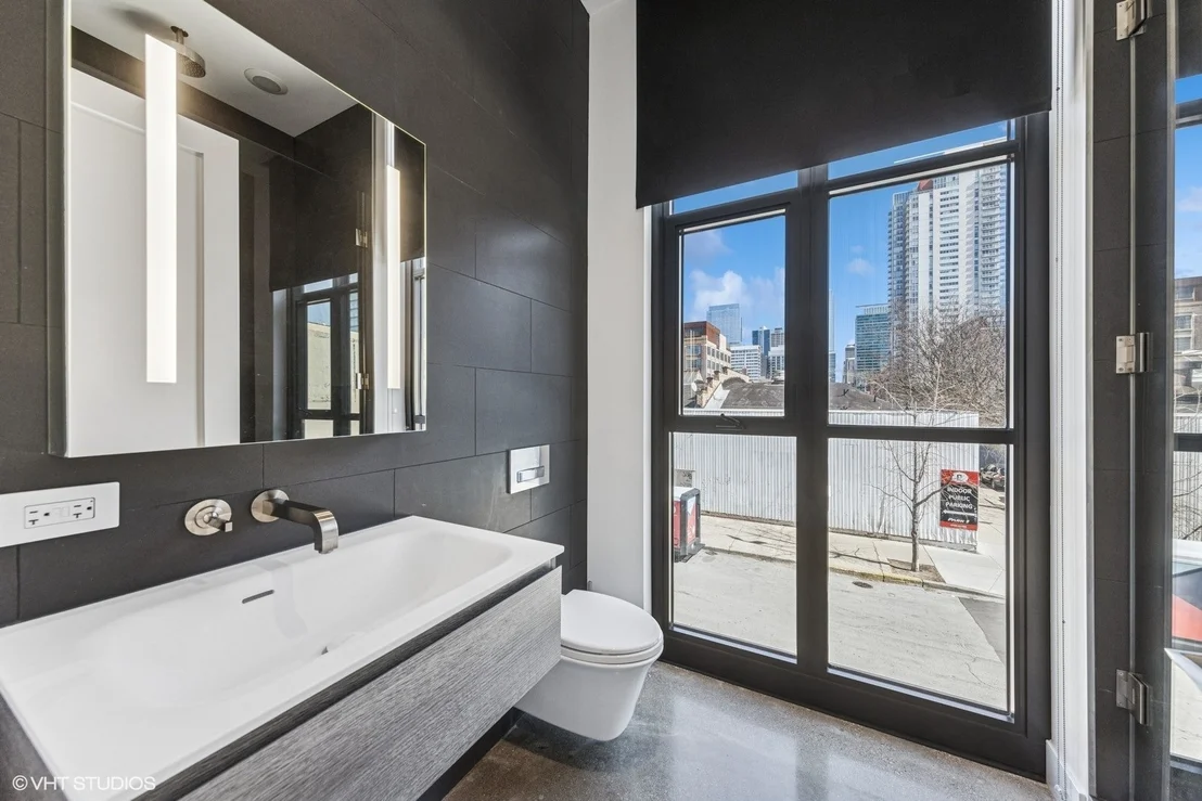 Photo of Unit 202 at 900 W Washington Boulevard