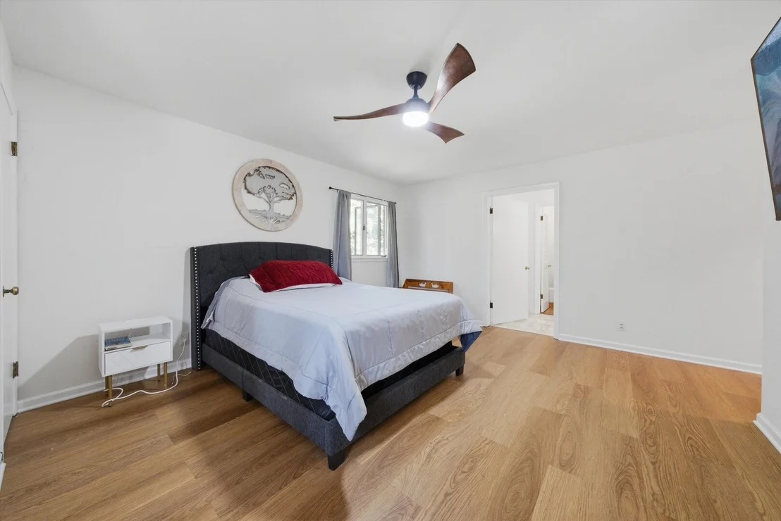 Photo of 2437 Grape Street