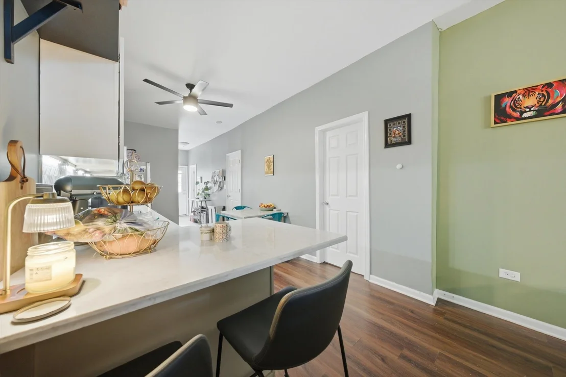 Photo of 437 W 44th Place