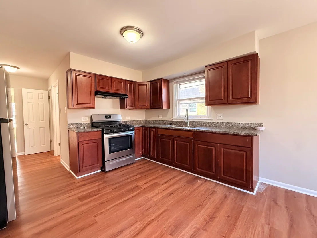 Photo of 15565 Madison Avenue