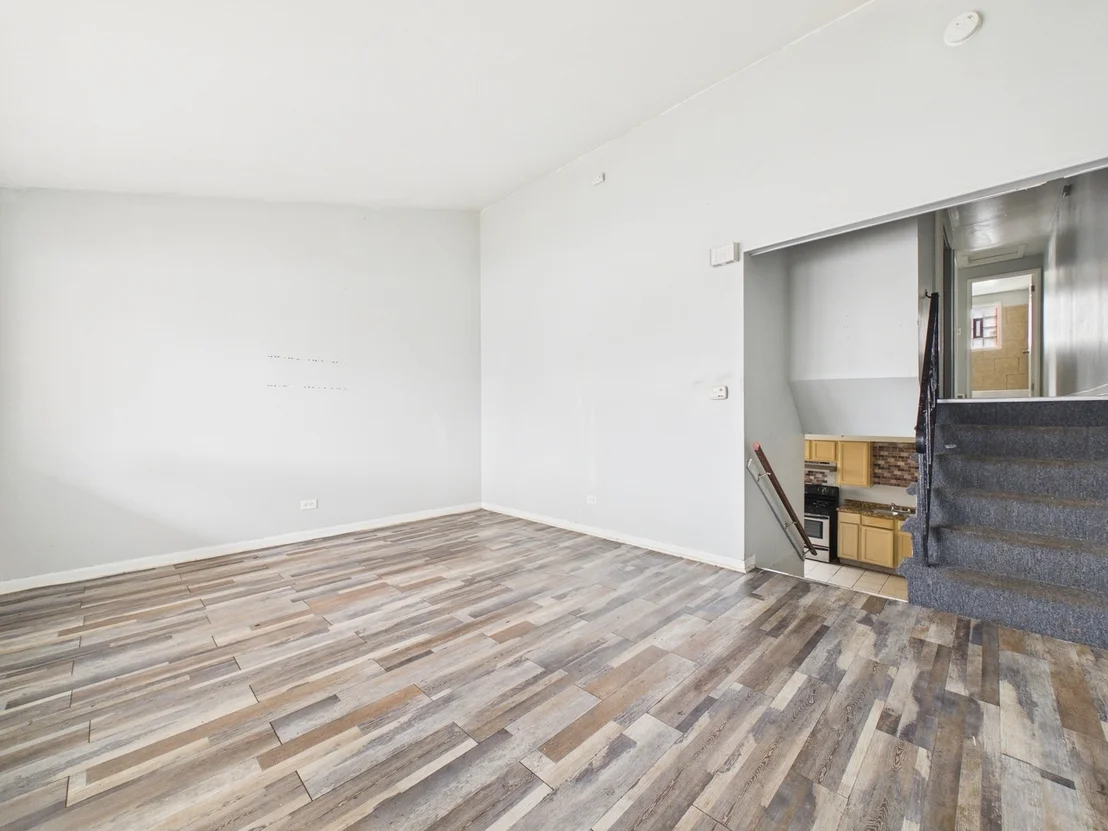 Photo of 945 W 115th Place