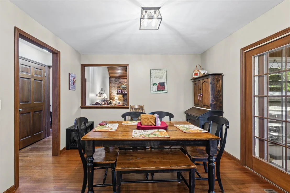 Photo of 703 Surrey Road