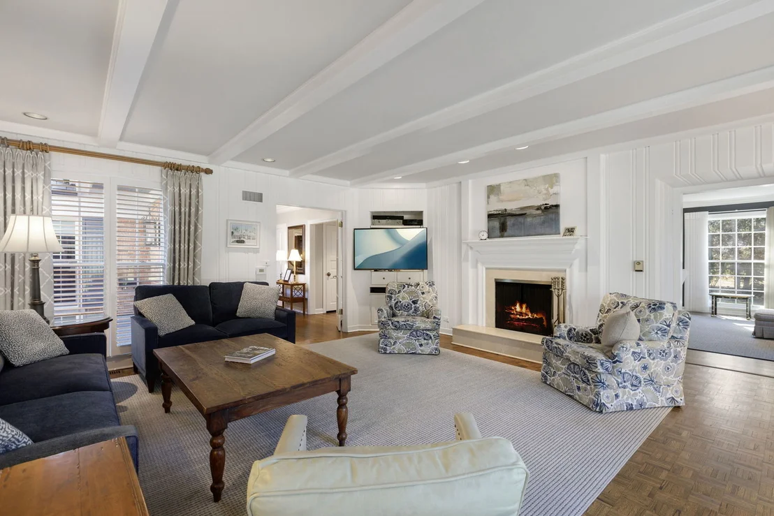 Photo of 1115 Golfview Lane