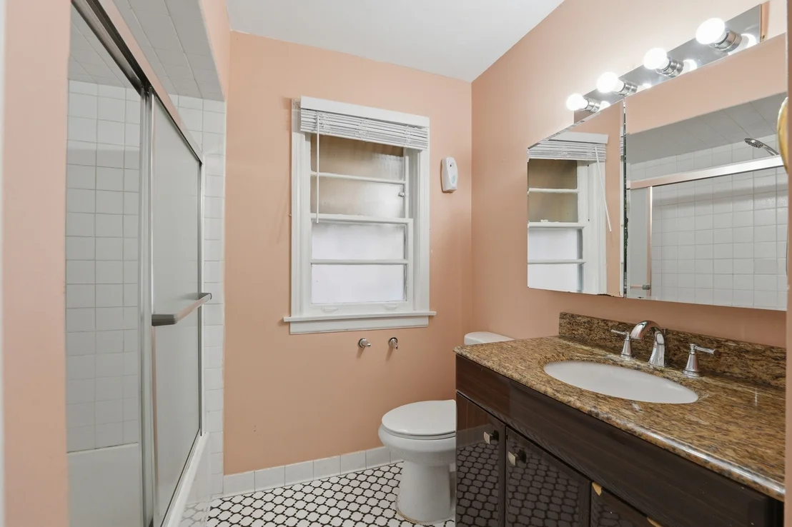 Photo of 306 W Lonnquist Boulevard