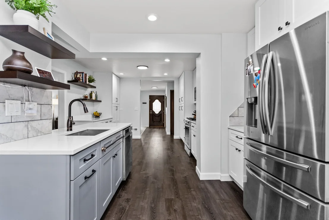 Photo of 5738 Lyons Street