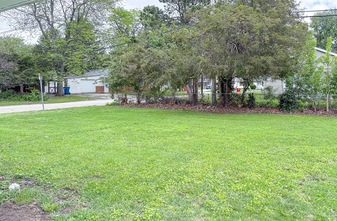 Photo of 1320 Hedge Road