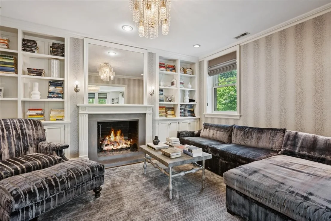 Photo of 395 Greenleaf Avenue