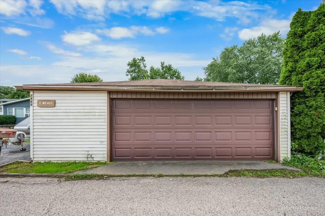 Photo of 2409 Grove Lane