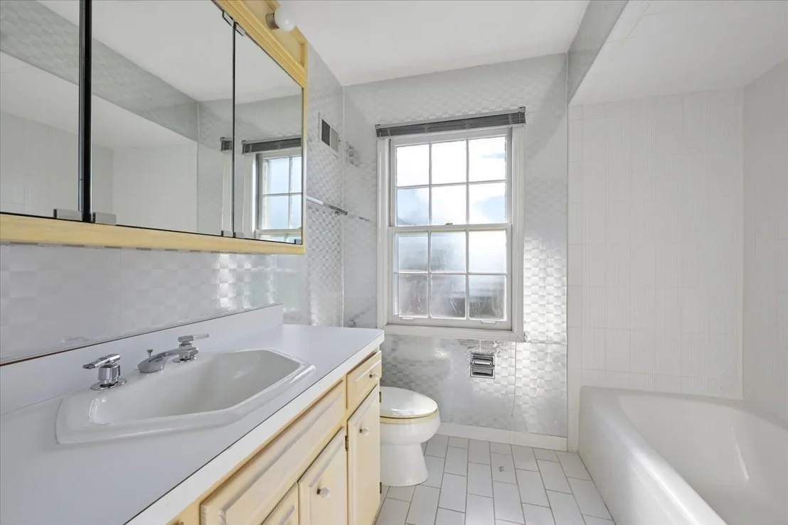 Photo of 937 Sutton Drive