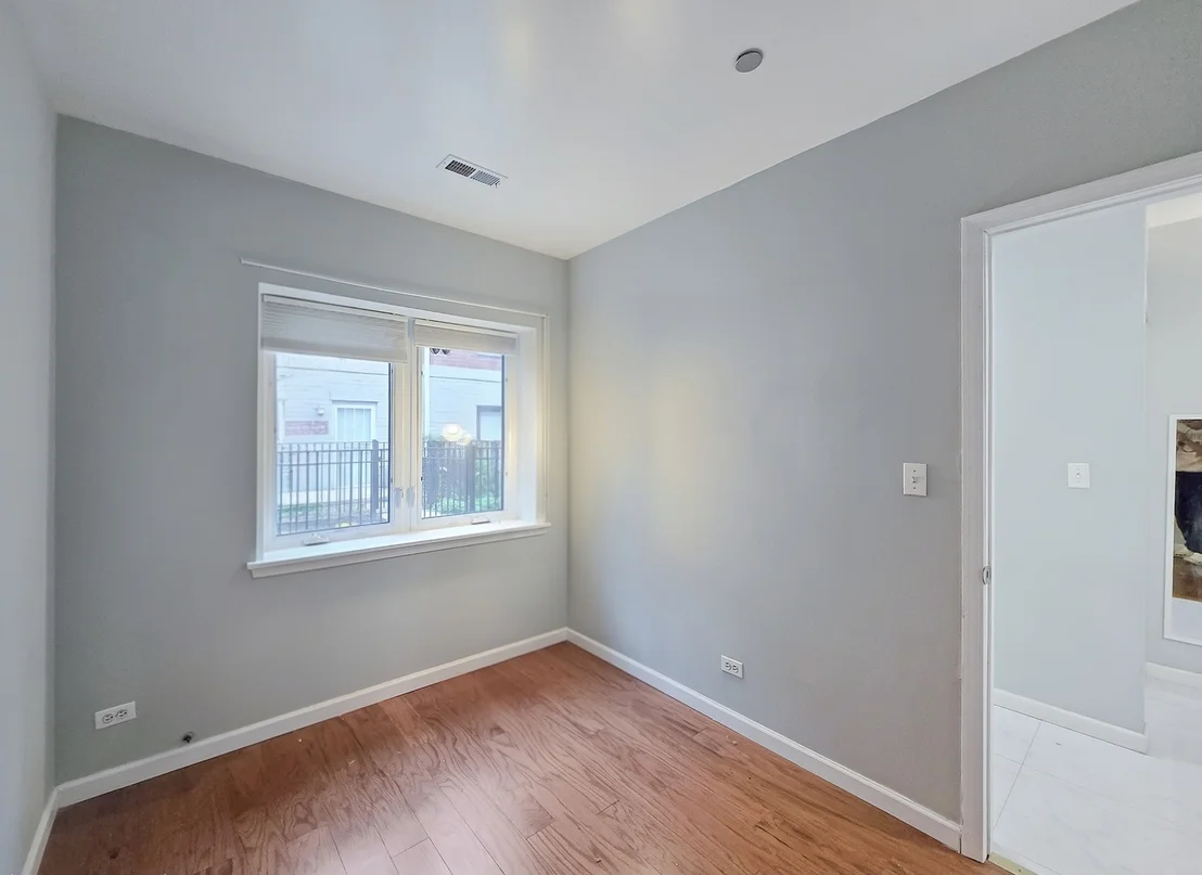 Photo of 2415 W 32nd Place