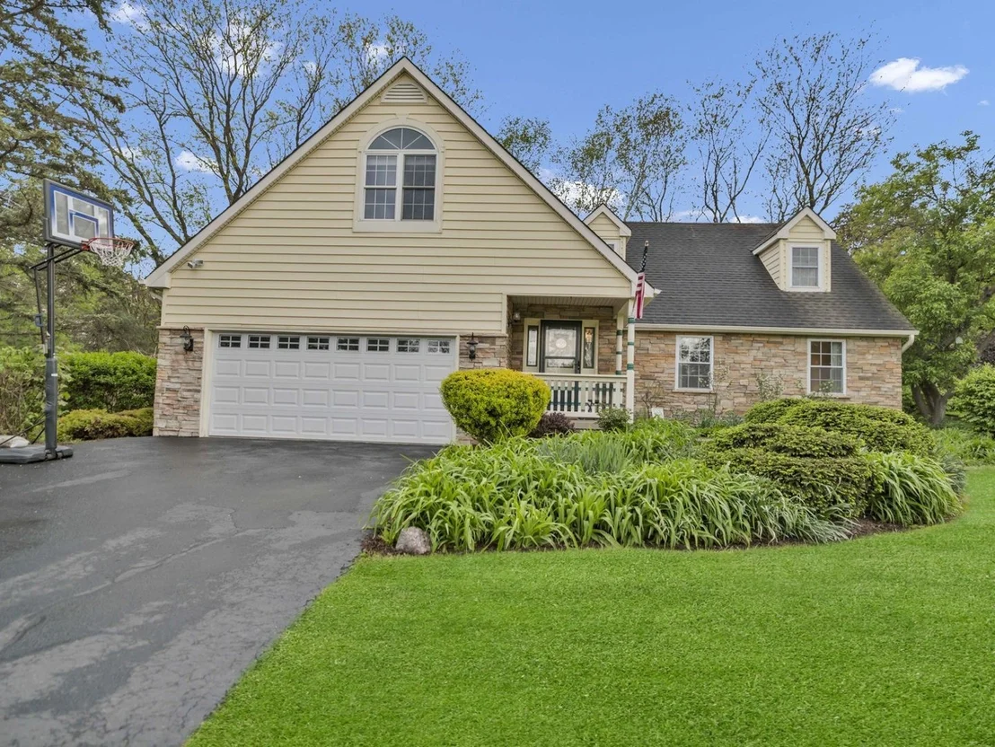 Photo of 38W643 Bittersweet Lane