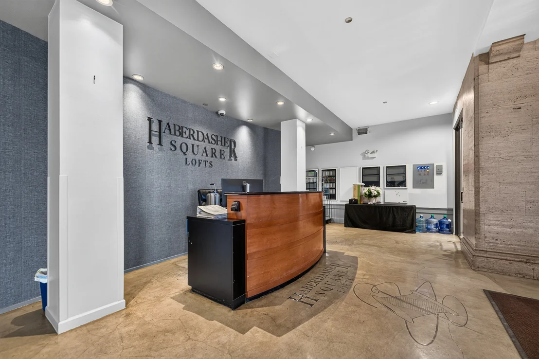 Photo of Unit 712 at 728 W Jackson Boulevard