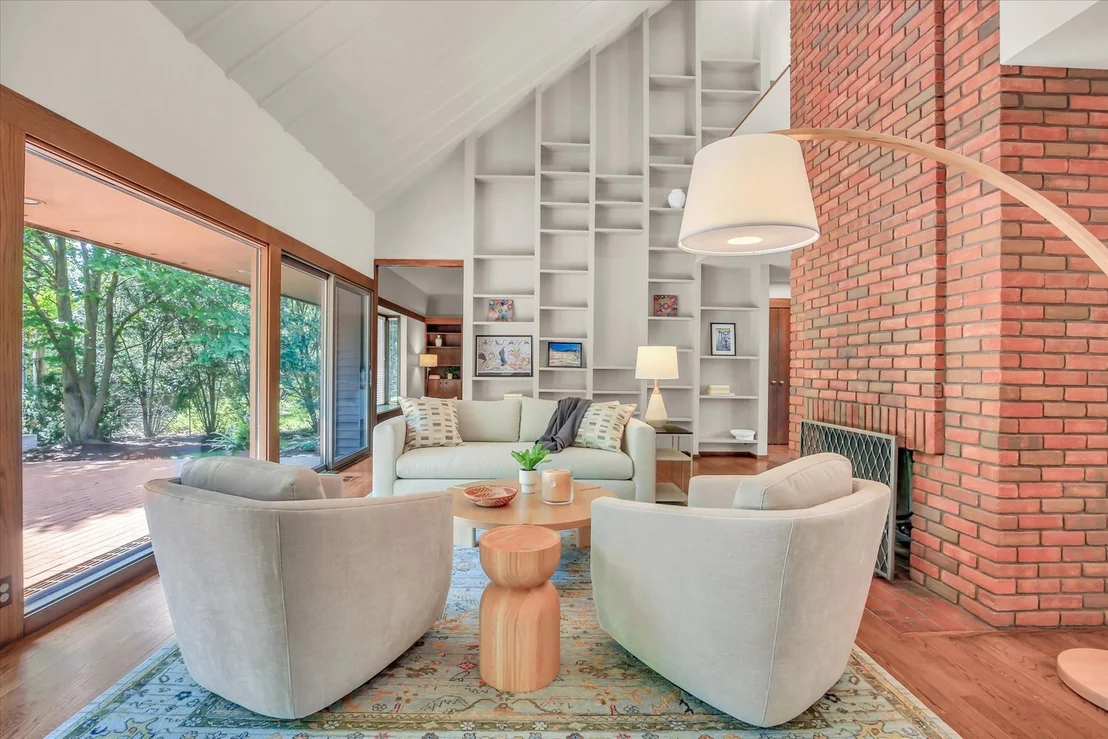 Photo of 10 Carriage Way