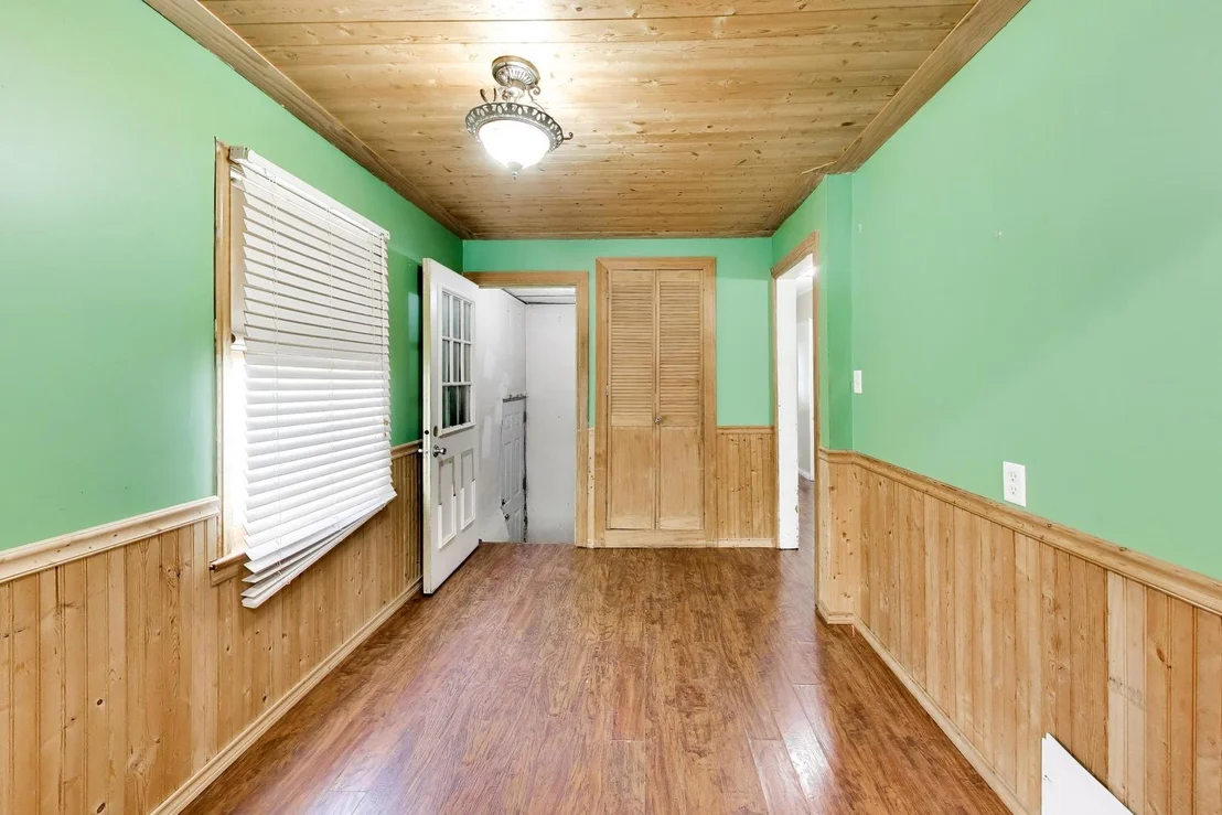 Photo of 17558 Community Street
