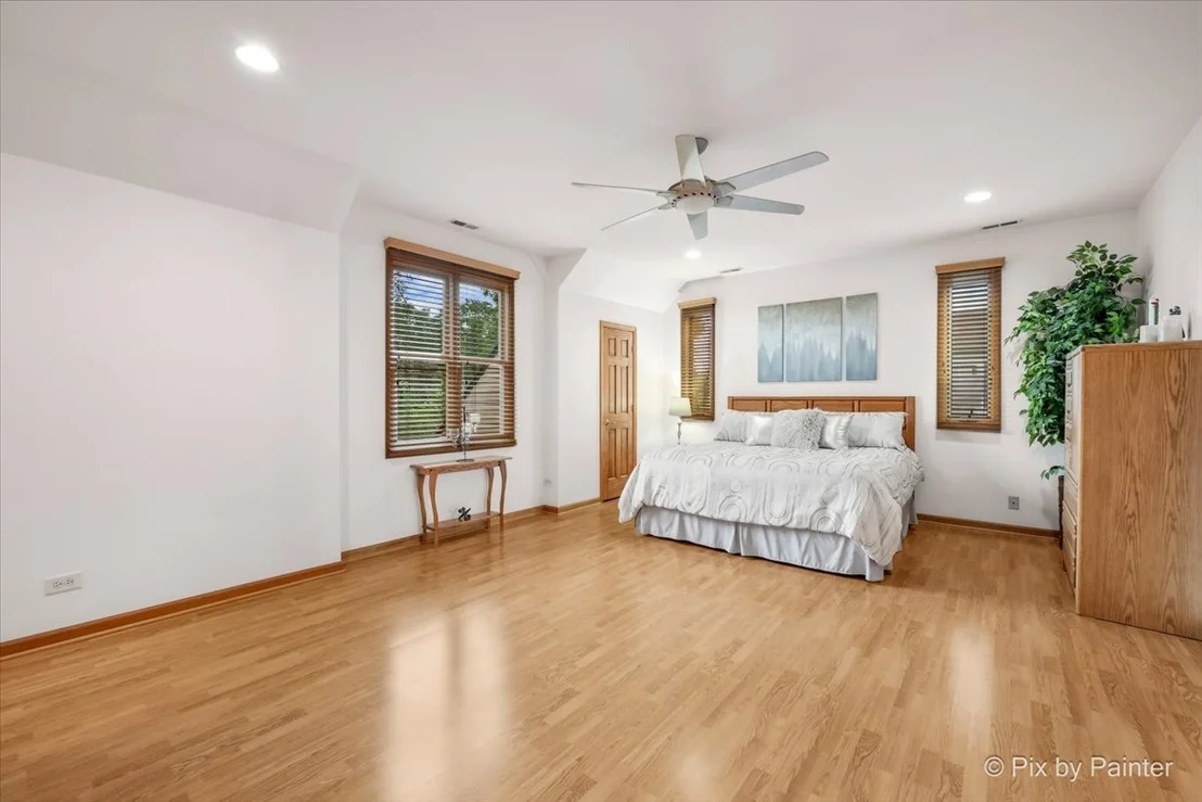 Photo of 24 W Devon Avenue