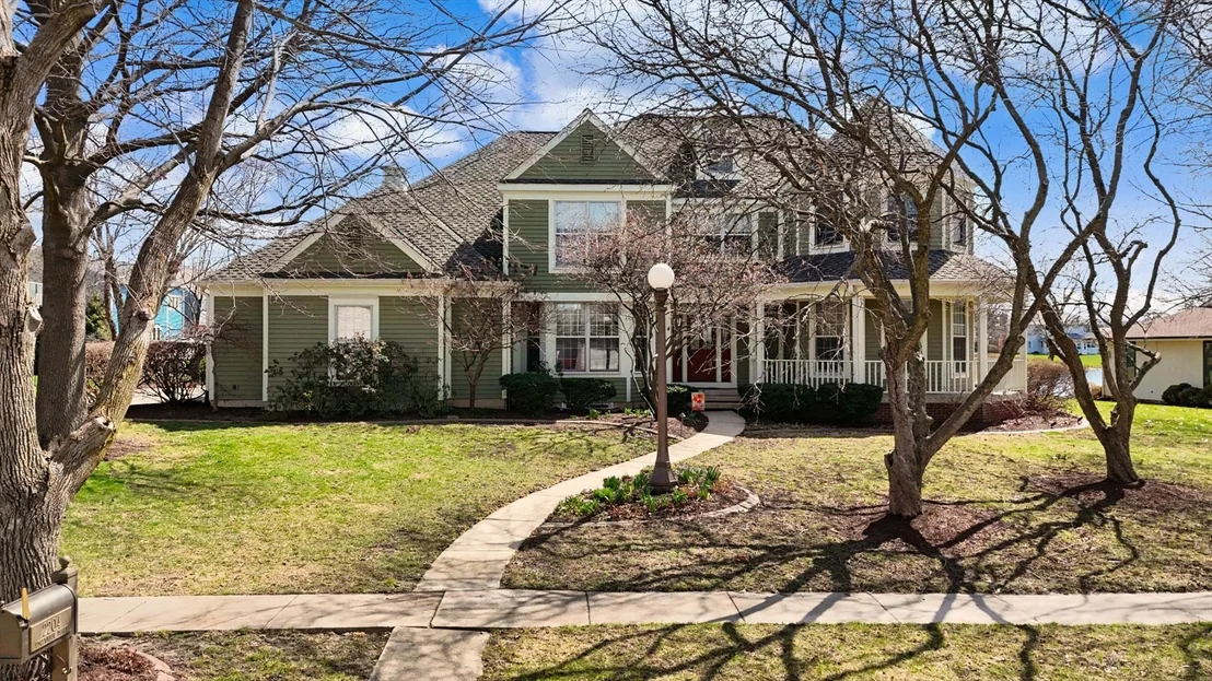 Photo of 2204 Edgewater Place