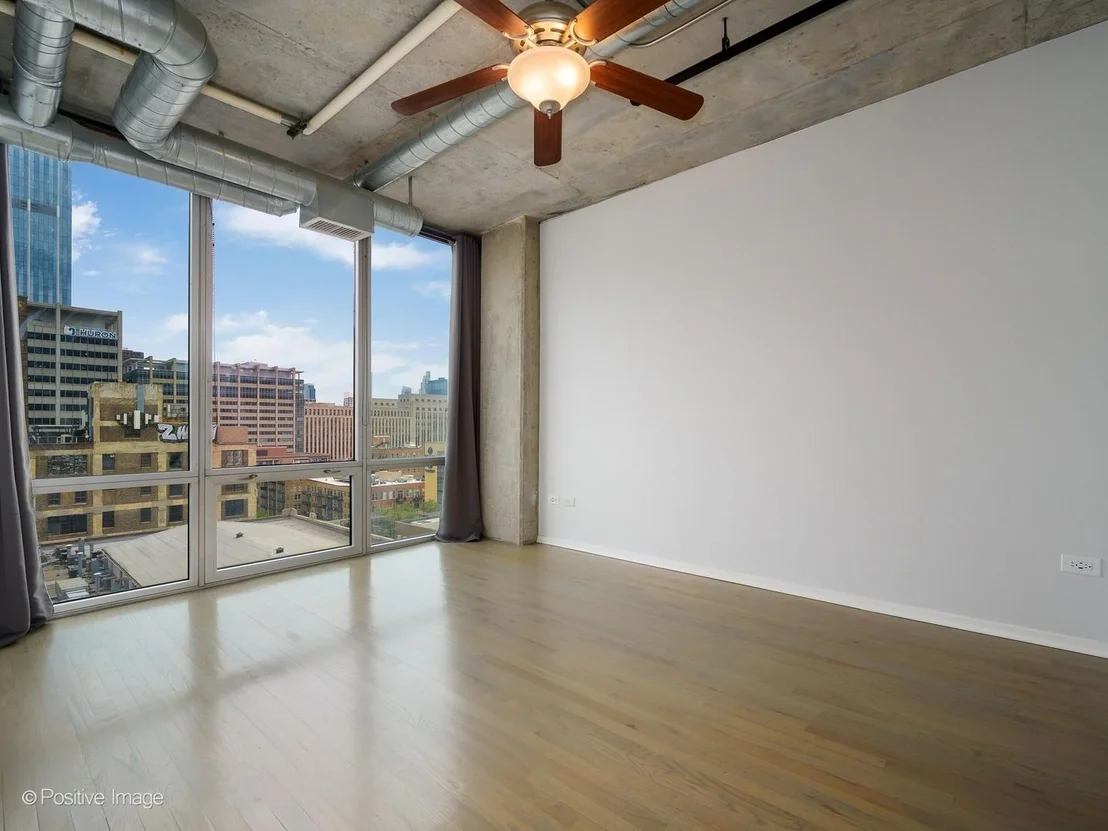 Photo of Unit 1401 at 700 W Van Buren Street