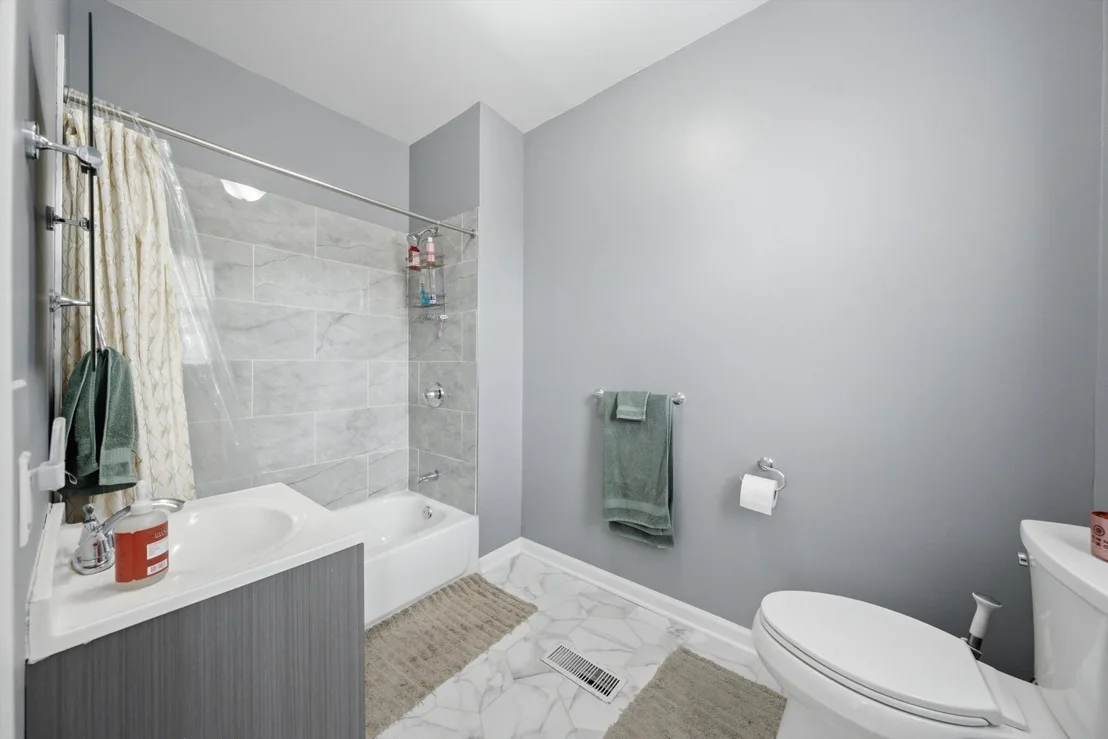 Photo of 437 W 44th Place