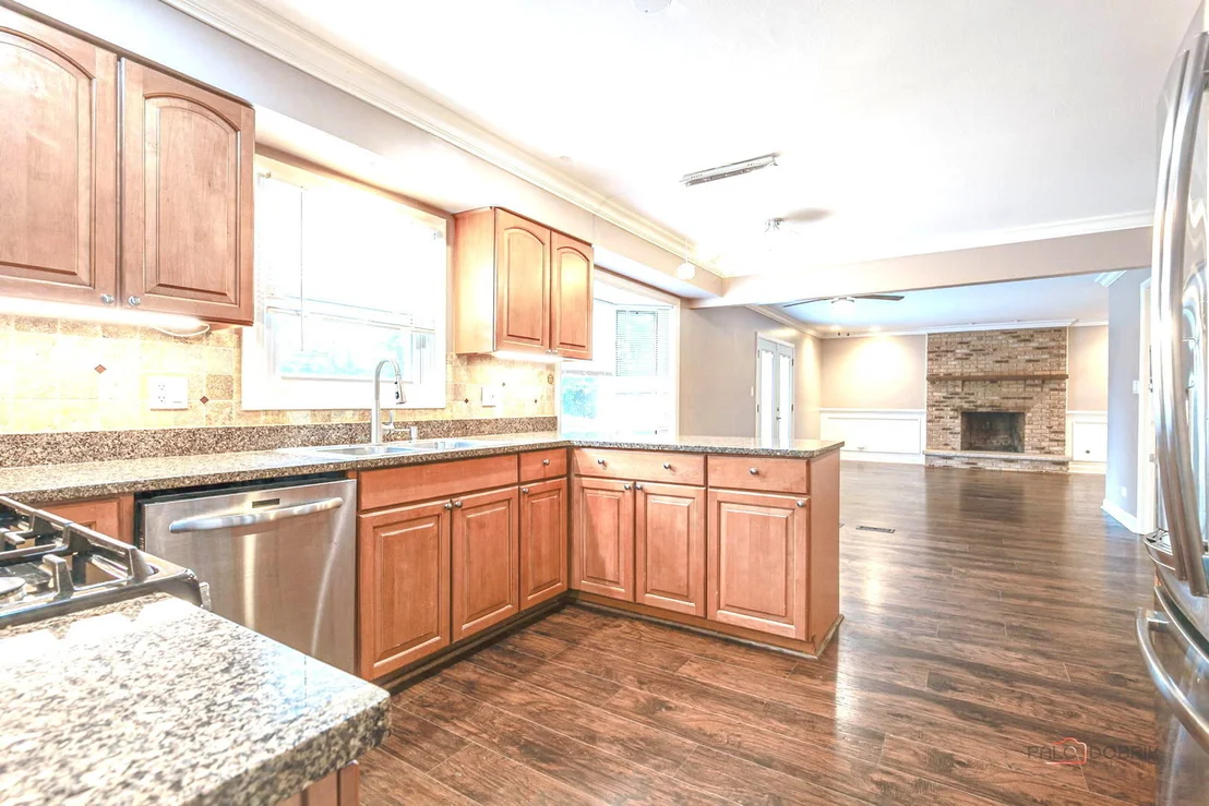 Photo of 562 Applegate Lane