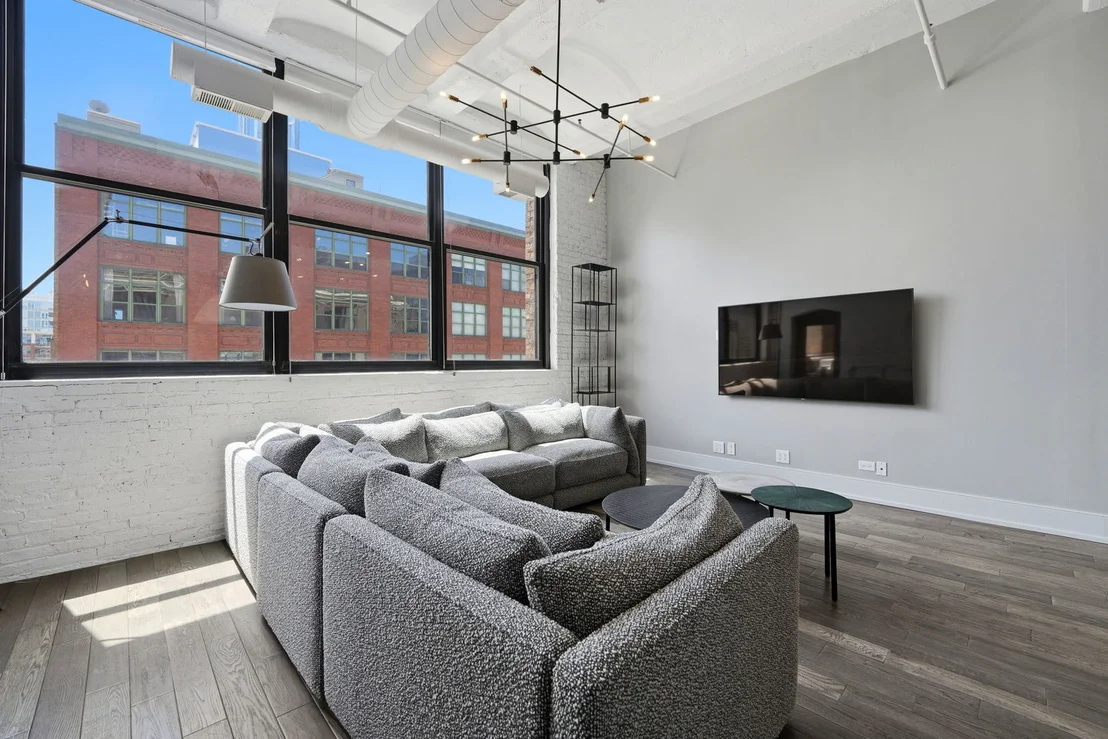 Photo of Unit 406 at 1000 W Washington Boulevard