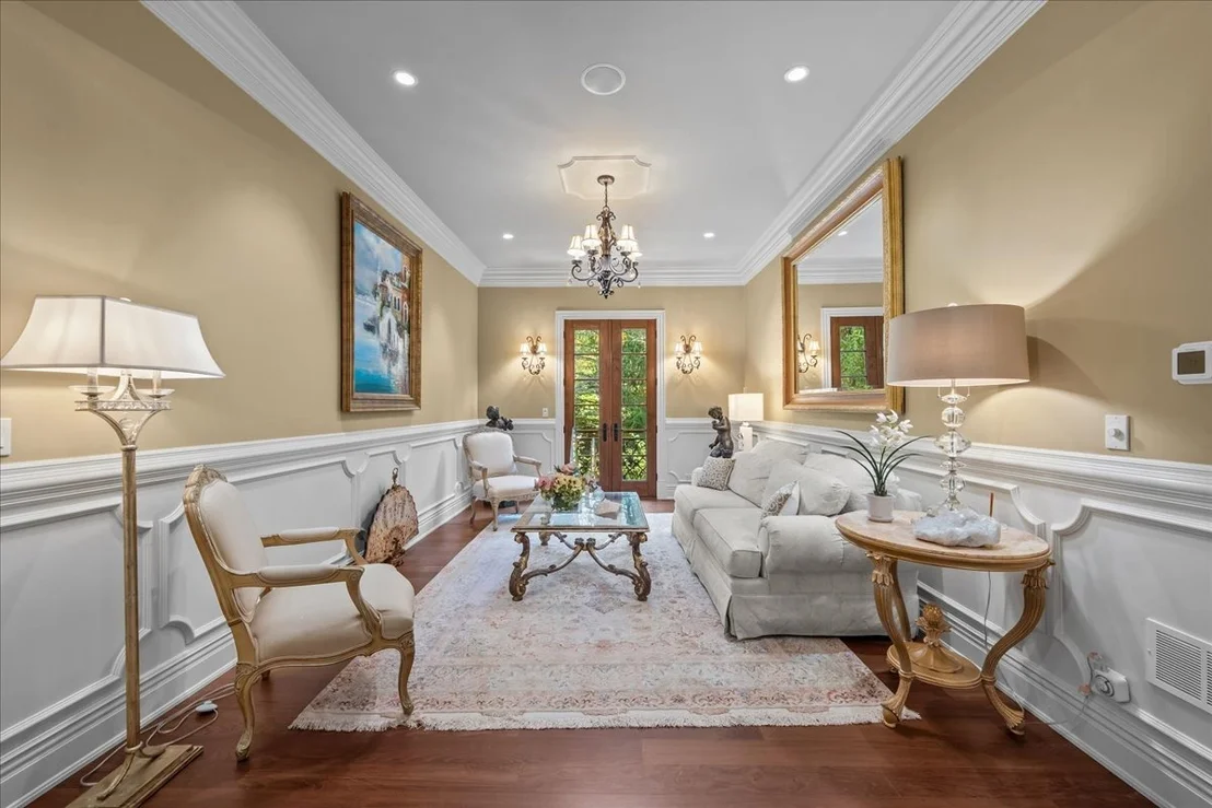 Photo of 586 Spruce Avenue