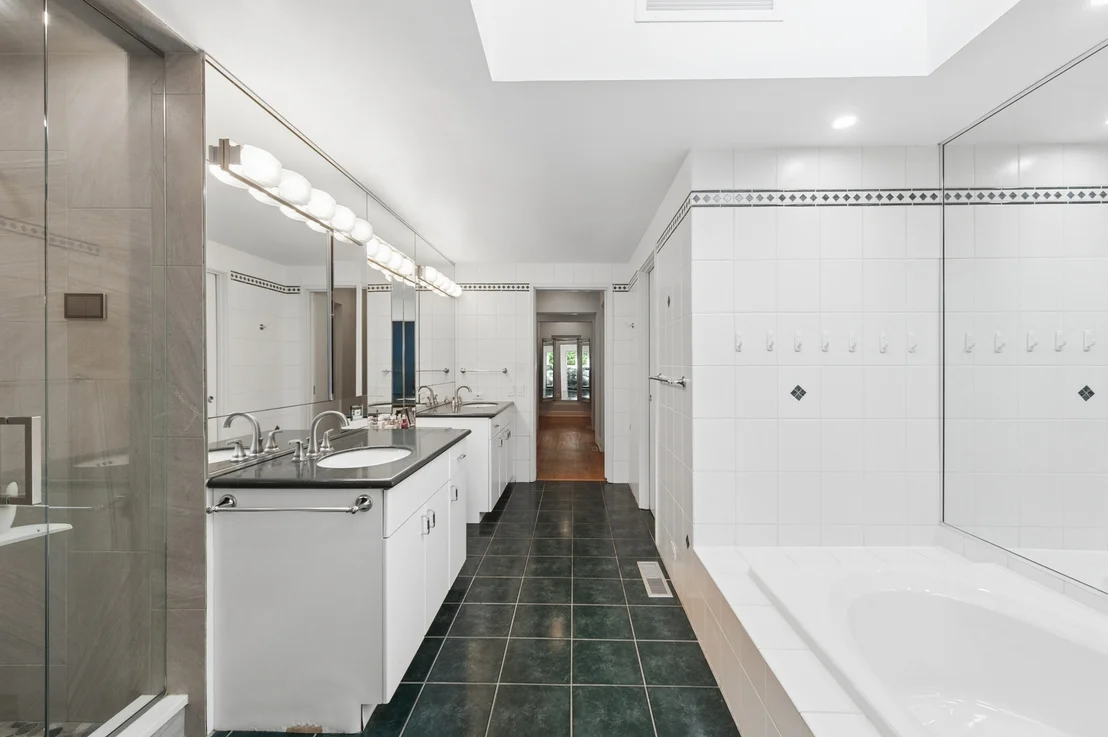 Photo of 3035 Blackthorn Road