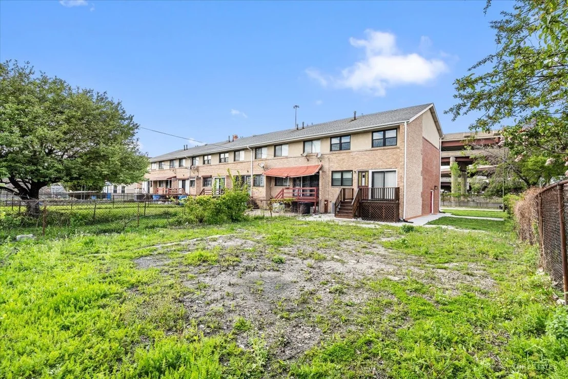 Photo of 611 W 25th Place