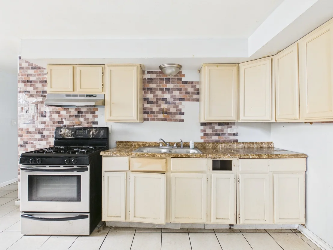 Photo of 945 W 115th Place