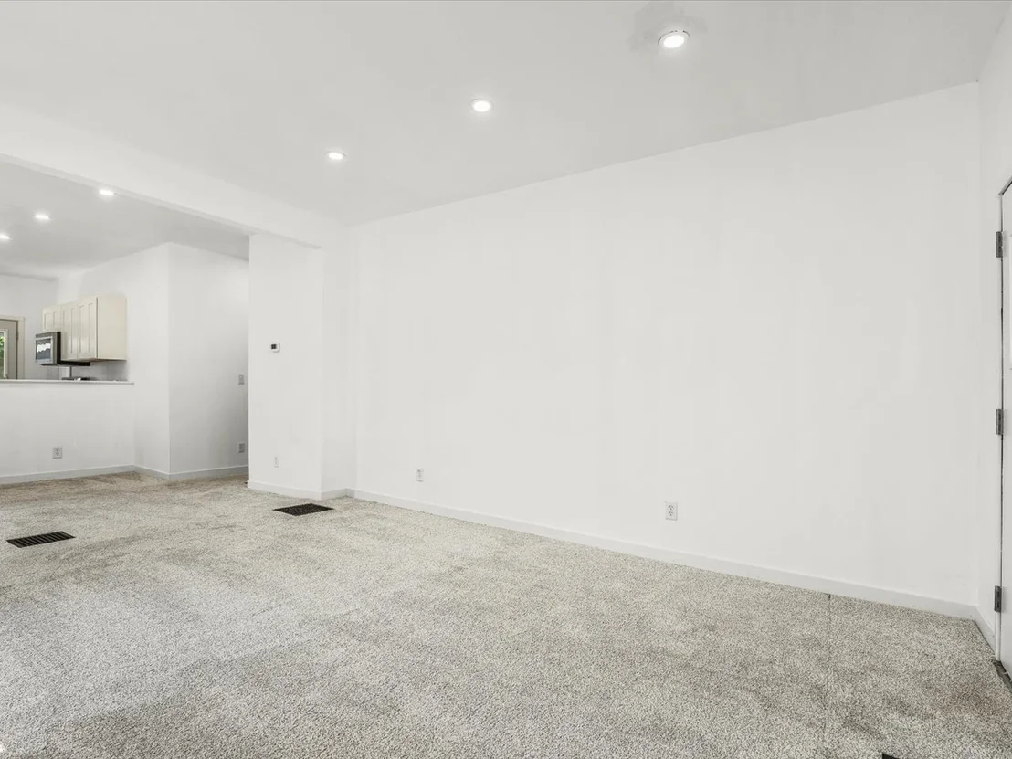 Photo of 655 W Clark Street