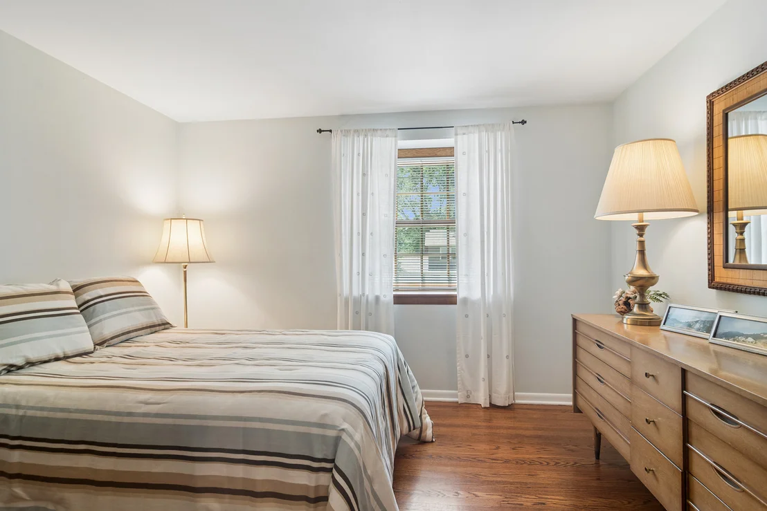 Photo of 562 E Carpenter Drive