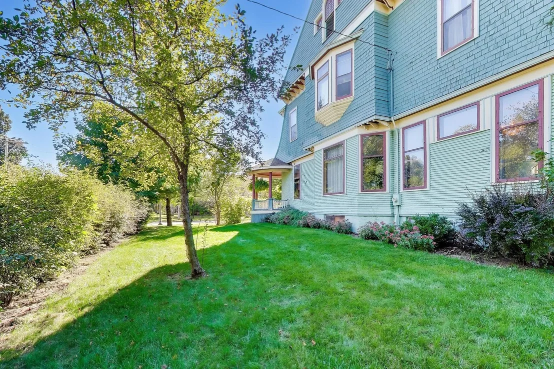 Photo of 582 PARK Street