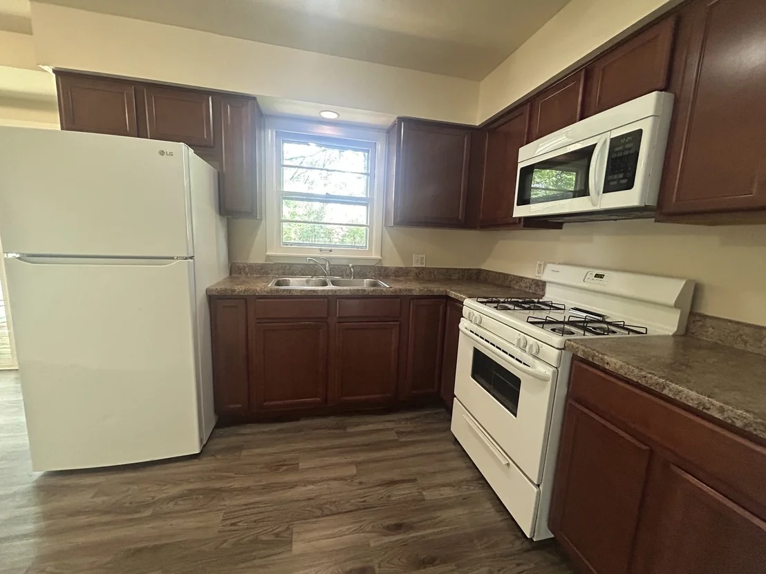 Photo of 2104 Devon Avenue