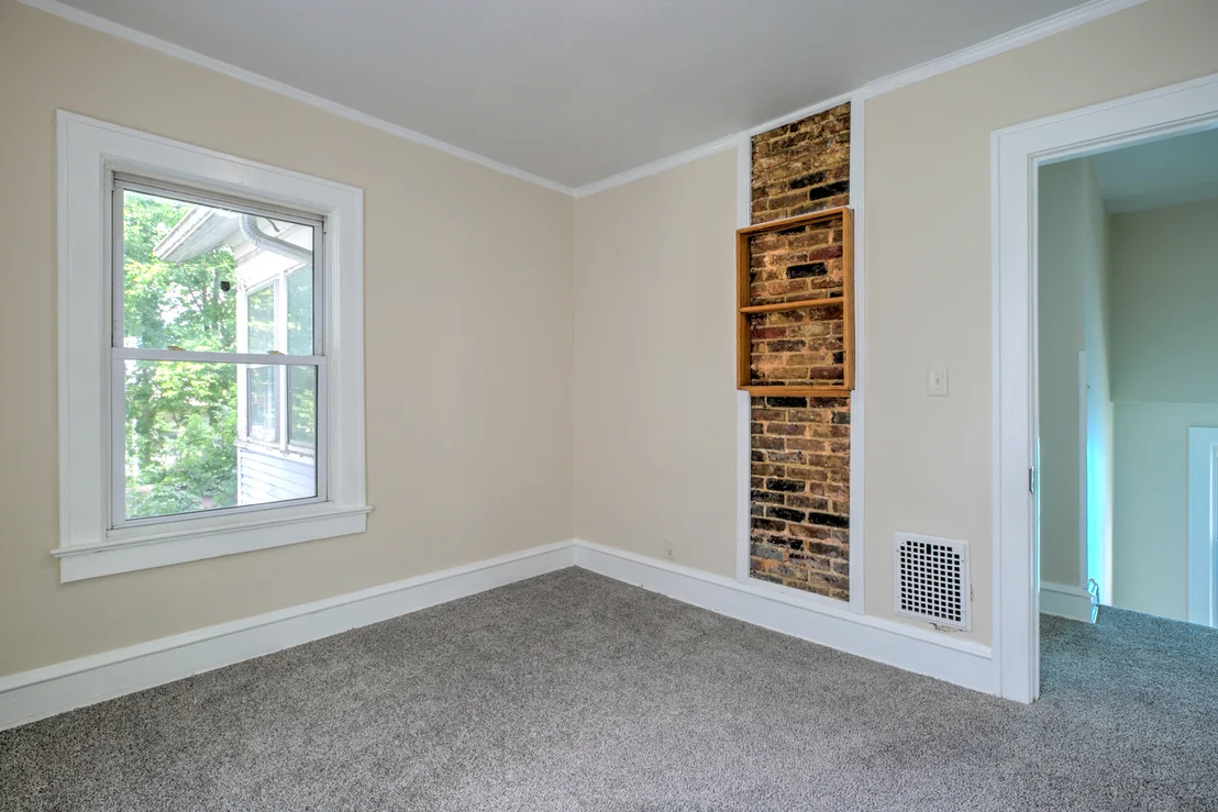 Photo of 310 N Mclean Street