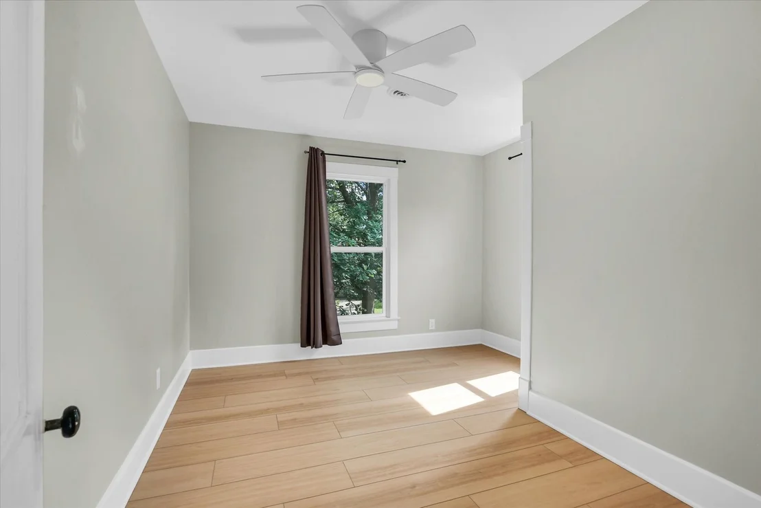 Photo of 604 W Healey Street