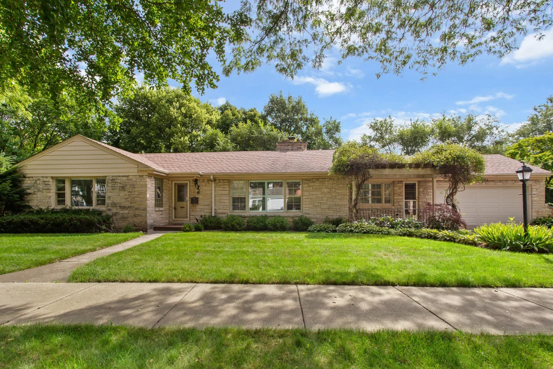 Photo of 807 Surrey Lane