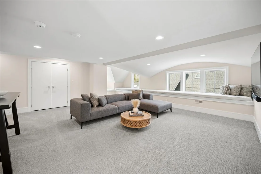 Photo of 1121 Forest Avenue