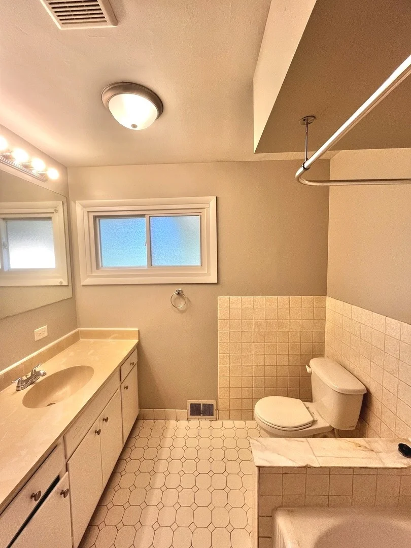 Photo of 2543 Oakwood Drive