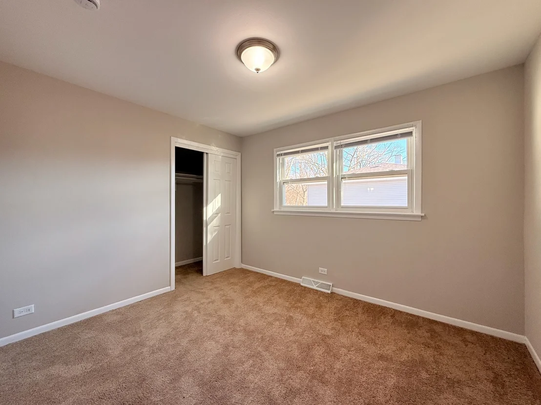 Photo of 15565 Madison Avenue